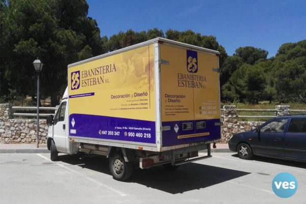 Camión Ebanistería Esteban